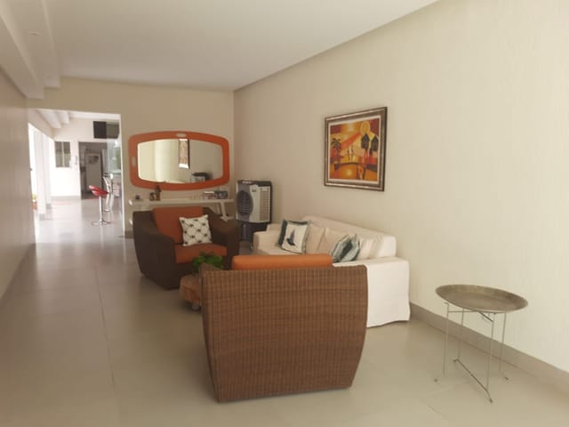 Casa com 440m² 4 quartos e 5 banheiros, à venda, no bairro Jardim Ana Lúcia em Goiânia