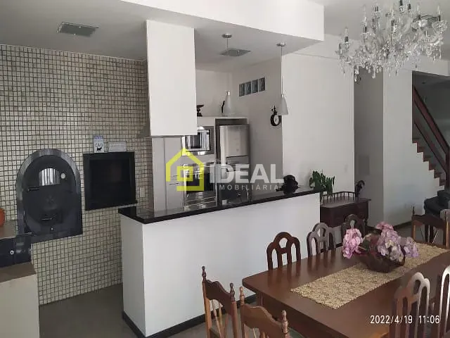 Casa 5 quartos e 3 banheiros, à venda, no bairro Centro em Concórdia