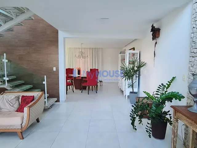 Casa 4 quartos e 5 banheiros, à venda, no bairro Nossa Senhora da Vitória em Ilhéus