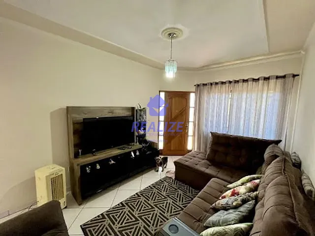 Casa com 230m² 3 quartos e 1 banheiro, à venda, no bairro Conjunto Habitacional Engenheiro Francisco Blasi em Botucatu