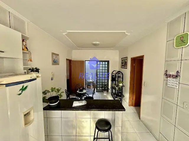 Casa com 230m² 3 quartos e 1 banheiro, à venda, no bairro Conjunto Habitacional Engenheiro Francisco Blasi em Botucatu