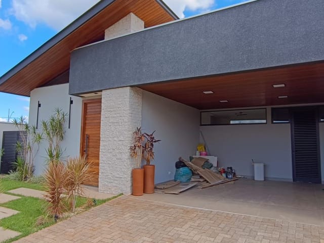 Casa com 300m² 3 quartos e 4 banheiros, à venda, no bairro Vila Salomé em Cambé