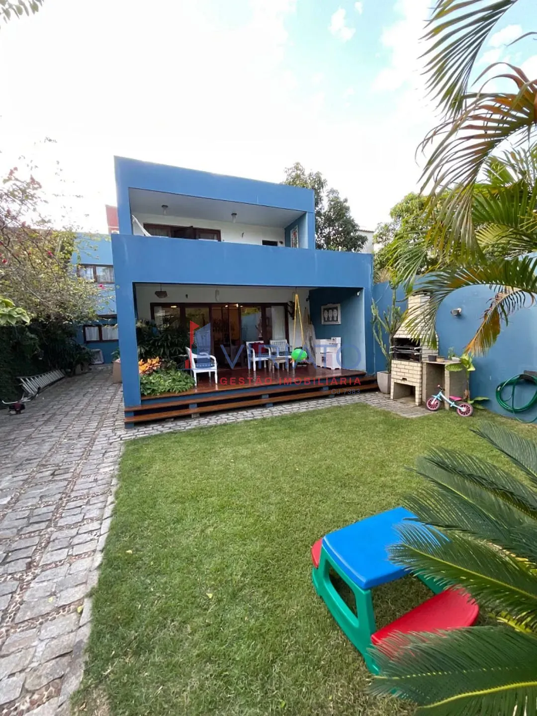 Casa, 4 quartos, 219 m² - Foto 1