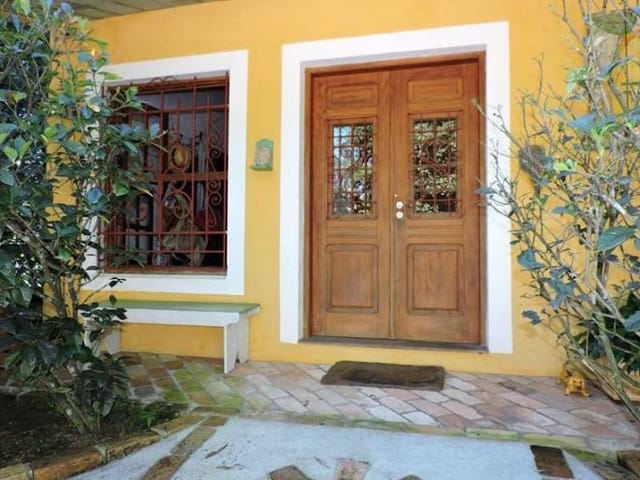 Casa com 5423m² 2 quartos e 4 banheiros, à venda, no bairro Vila Real Moinho Velho em Embu das Artes