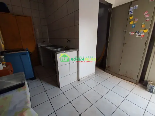 Casa com 400m² 5 quartos e 2 banheiros, à venda, no bairro Saci em Teresina