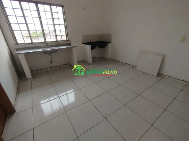 Casa com 400m² 5 quartos e 2 banheiros, à venda, no bairro Saci em Teresina