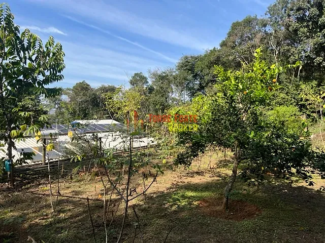 Casa com 947m² 4 quartos e 4 banheiros, à venda, no bairro Jardins de Petrópolis em Nova Lima