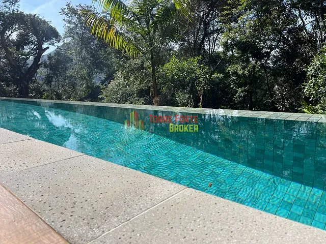Casa com 947m² 4 quartos e 4 banheiros, à venda, no bairro Jardins de Petrópolis em Nova Lima