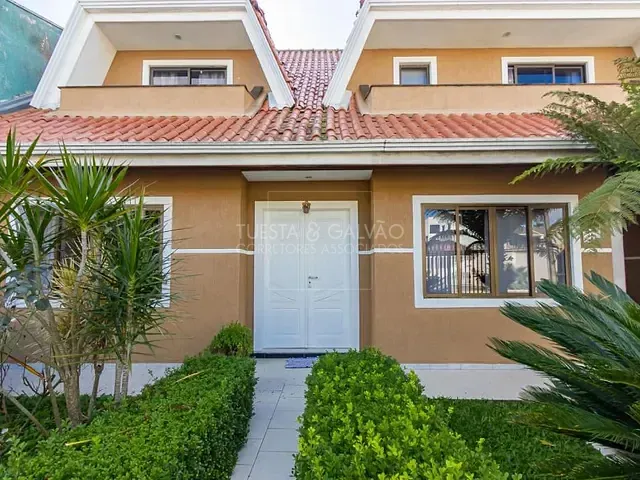 Casa com 234m² 5 quartos e 5 banheiros, à venda, no bairro Costeira em São José Dos Pinhais