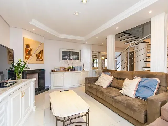 Casa com 234m² 5 quartos e 5 banheiros, à venda, no bairro Costeira em São José Dos Pinhais
