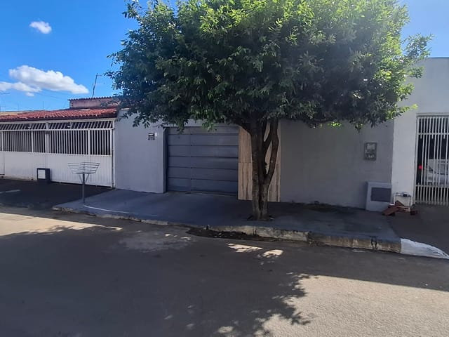 Casa 3 quartos e 2 banheiros, à venda, no bairro Vila Cruzeiro do Sul em Aparecida de Goiânia