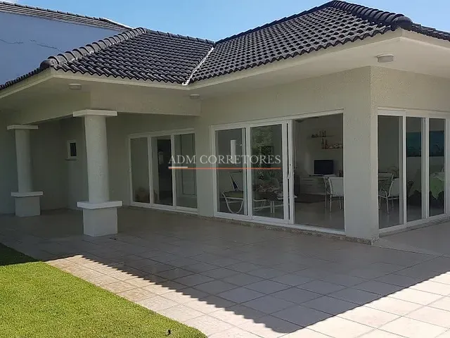 Casa com 600m² 6 quartos e 5 banheiros, à venda, no bairro centro em Capão da Canoa