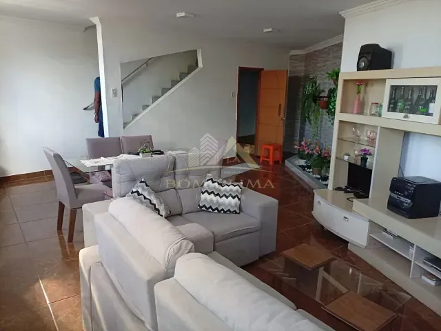 Casa com 315m² 3 quartos e 2 banheiros, à venda, no bairro Democrata em Juiz de Fora