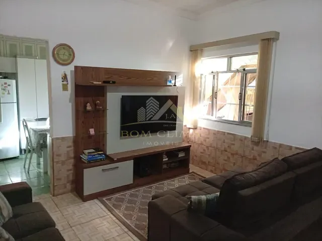 Casa com 315m² 3 quartos e 2 banheiros, à venda, no bairro Democrata em Juiz de Fora
