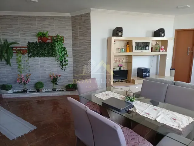 Casa com 315m² 3 quartos e 2 banheiros, à venda, no bairro Democrata em Juiz de Fora