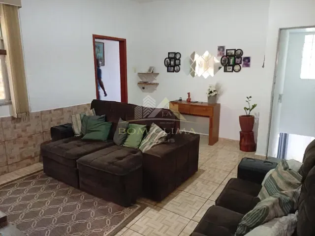 Casa com 315m² 3 quartos e 2 banheiros, à venda, no bairro Democrata em Juiz de Fora