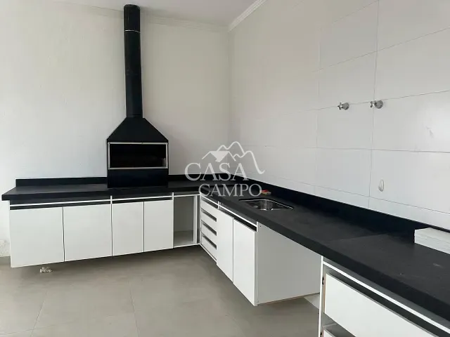 Casa com 1300m² 4 quartos e 6 banheiros, à venda ou para alugar, no bairro Bairro Campos de Santo Antônio em Itu