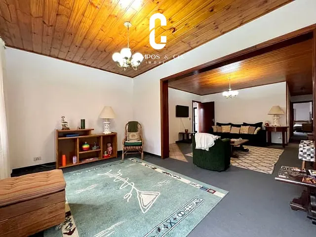 Casa com 555m² 4 quartos e 3 banheiros, à venda, no bairro Vila Paulista em Campos Do Jordão