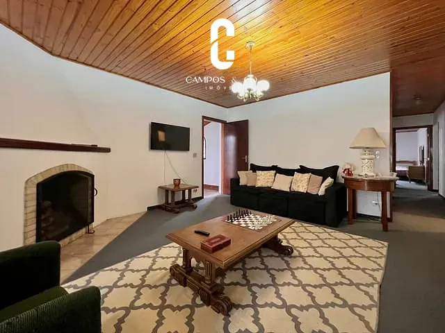 Casa com 555m² 4 quartos e 3 banheiros, à venda, no bairro Vila Paulista em Campos Do Jordão