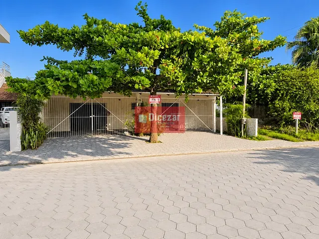 Casa 3 quartos e 2 banheiros, à venda, no bairro Praia Alegre em Penha