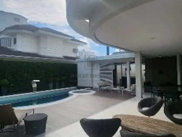 Casa 5 quartos e 6 banheiros, à venda, no bairro Jurerê Internacional em Florianópolis