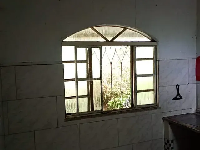 Casa com 46m² 1 quarto e 1 banheiro, para alugar, no bairro Parada Modelo em Guapimirim