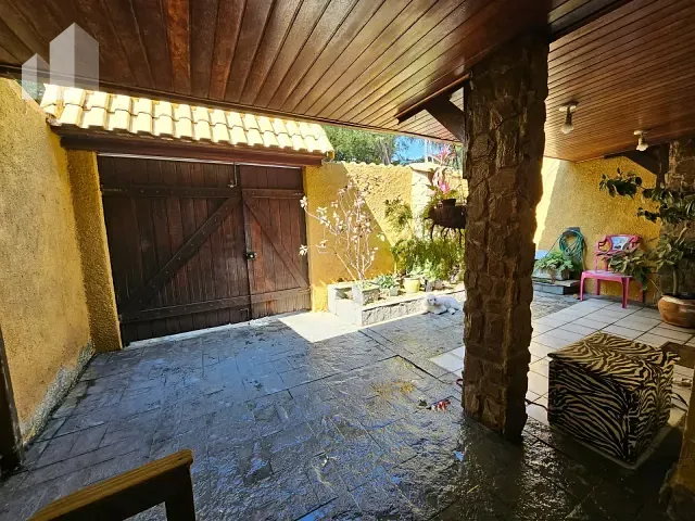 Casa com 160m² 4 quartos e 5 banheiros, à venda, no bairro da Luz em Nova Iguaçu