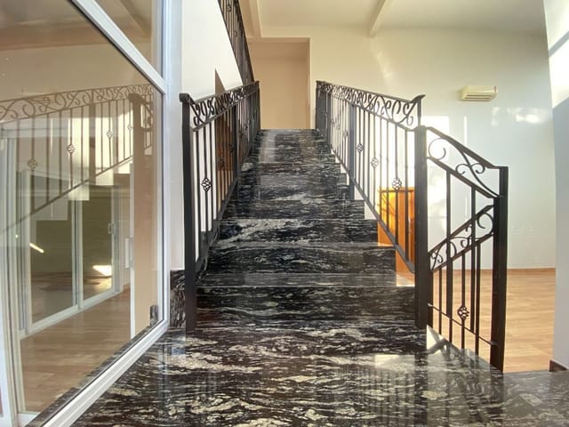 Casa com 530m² 6 quartos e 7 banheiros, à venda, no bairro Esperança em Londrina