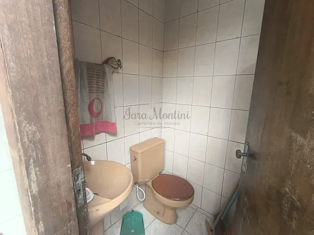 Casa com 300m² 3 quartos e 2 banheiros, à venda, no bairro Vila Pirajussara em São Paulo