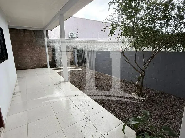 Casa 2 quartos e 1 banheiro, para alugar, no bairro Jardim Imperial em Sinop