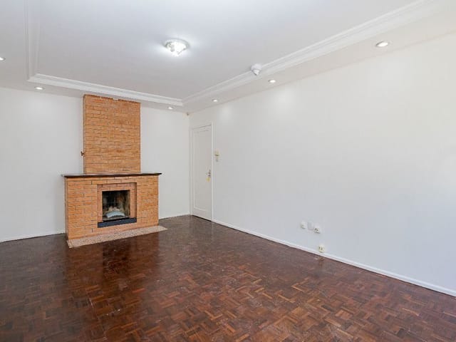 Casa com 330m² 1 quarto e 2 banheiros, à venda, no bairro Ahú em Curitiba