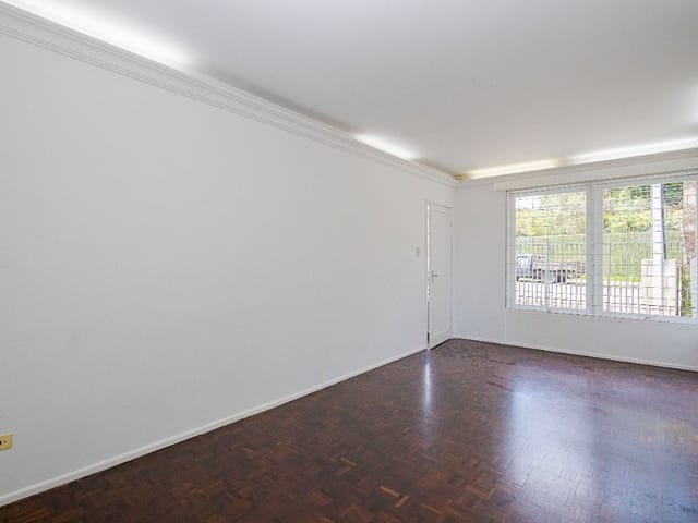 Casa com 330m² 1 quarto e 2 banheiros, à venda, no bairro Ahú em Curitiba