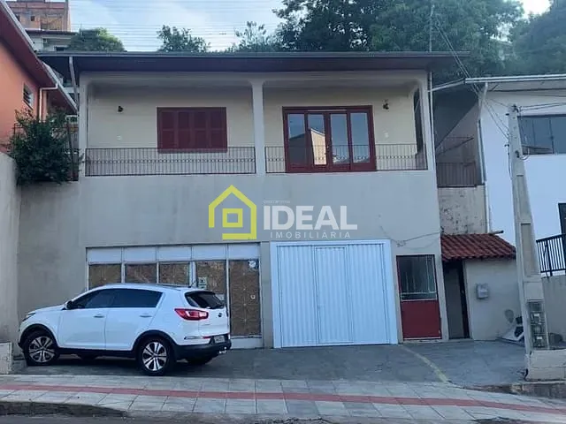 Casa 3 quartos e 2 banheiros, à venda, no bairro Centro em Concórdia
