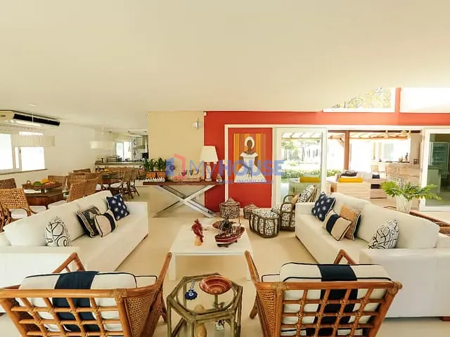 Casa 6 quartos e 8 banheiros, à venda, no bairro Olivença em Ilhéus