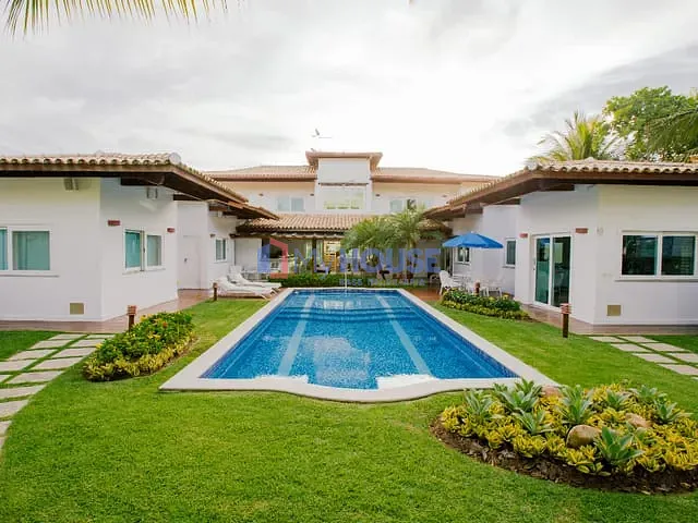 Casa 6 quartos e 8 banheiros, à venda, no bairro Olivença em Ilhéus