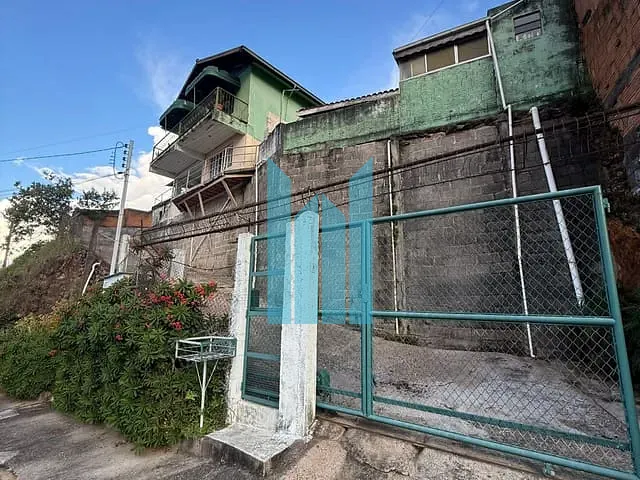 Casa com 526m² 2 quartos e 2 banheiros, à venda, no bairro Jardim Santa Augusta em Poços de Caldas