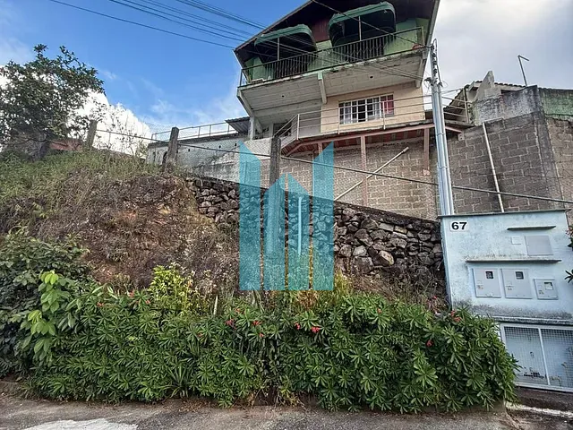 Casa com 526m² 2 quartos e 2 banheiros, à venda, no bairro Jardim Santa Augusta em Poços de Caldas