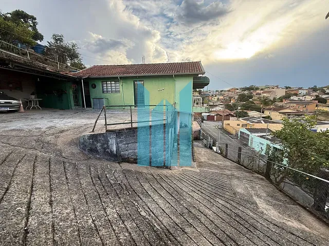 Casa com 526m² 2 quartos e 2 banheiros, à venda, no bairro Jardim Santa Augusta em Poços de Caldas