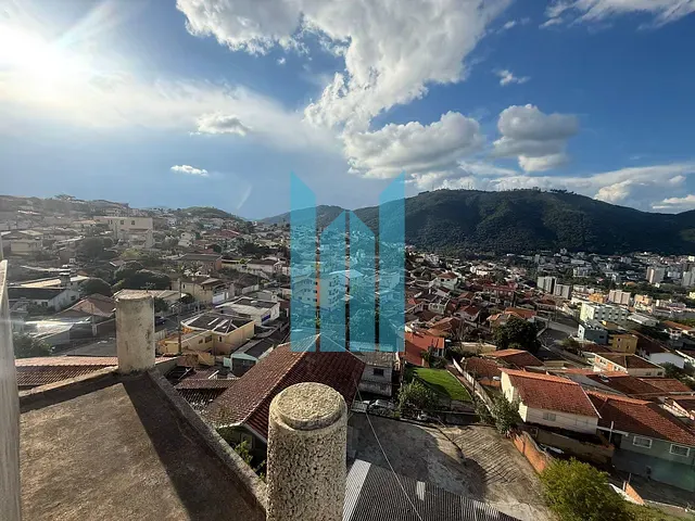 Casa com 526m² 2 quartos e 2 banheiros, à venda, no bairro Jardim Santa Augusta em Poços de Caldas