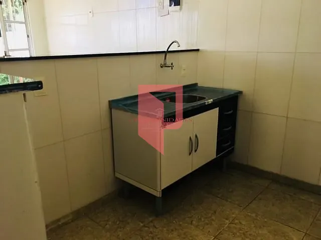 Casa com 300m² 3 quartos e 1 banheiro, à venda, no bairro Caiçaras em Belo Horizonte