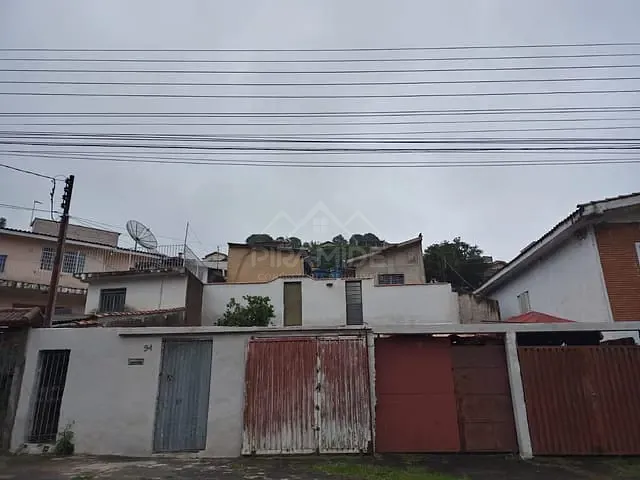 Casa com 334m² 4 quartos e 3 banheiros, à venda, no bairro Jardim Regina em Poços de Caldas