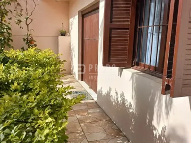 Casa com 450m² 4 quartos e 5 banheiros, à venda, no bairro Três Vendas em Pelotas