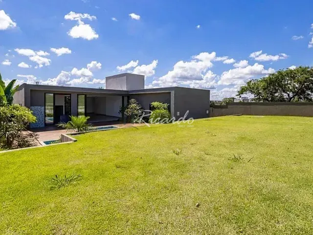 Casa com 1250m² 4 quartos e 6 banheiros, à venda, no bairro Fazenda Vau das Pombas em Goiânia