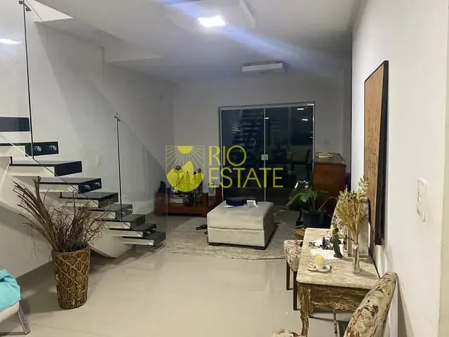 Casa com 300m² 4 quartos e 5 banheiros, à venda, no bairro Vista Alegre em Barra Mansa