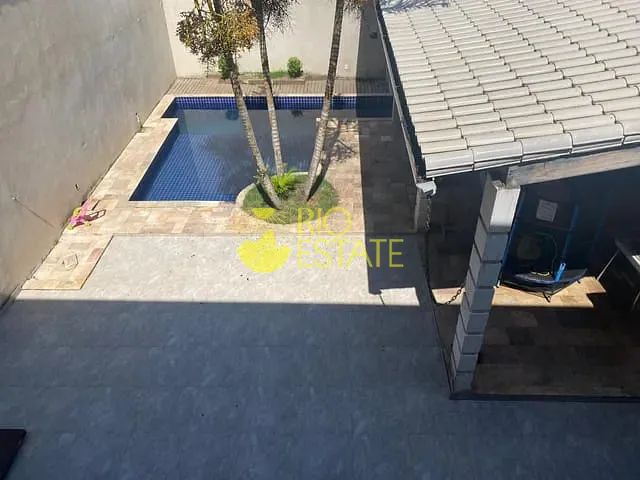 Casa com 300m² 4 quartos e 5 banheiros, à venda, no bairro Vista Alegre em Barra Mansa