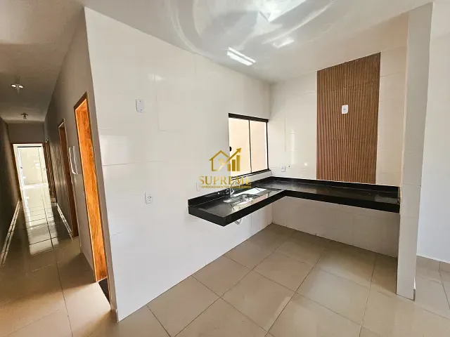 Casa 3 quartos e 2 banheiros, à venda, no bairro Parque Industrial João Bras 2 em Goiânia
