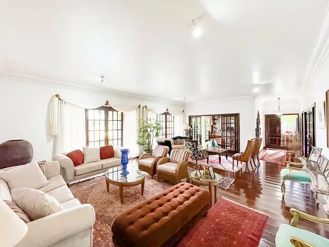 Casa com 3880m² 6 quartos e 6 banheiros, à venda, no bairro Bela Suiça em Londrina
