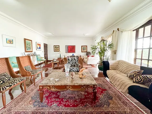Casa com 3880m² 6 quartos e 6 banheiros, à venda, no bairro Bela Suiça em Londrina
