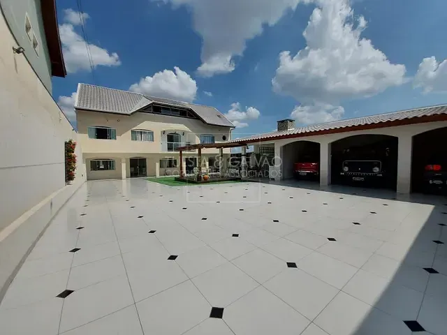 Casa com 500m² 5 quartos e 3 banheiros, à venda, no bairro Campo Comprido em Curitiba