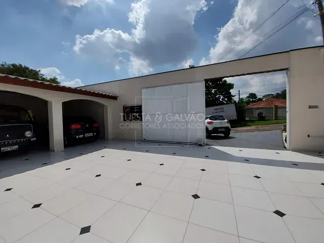 Casa com 500m² 5 quartos e 3 banheiros, à venda, no bairro Campo Comprido em Curitiba